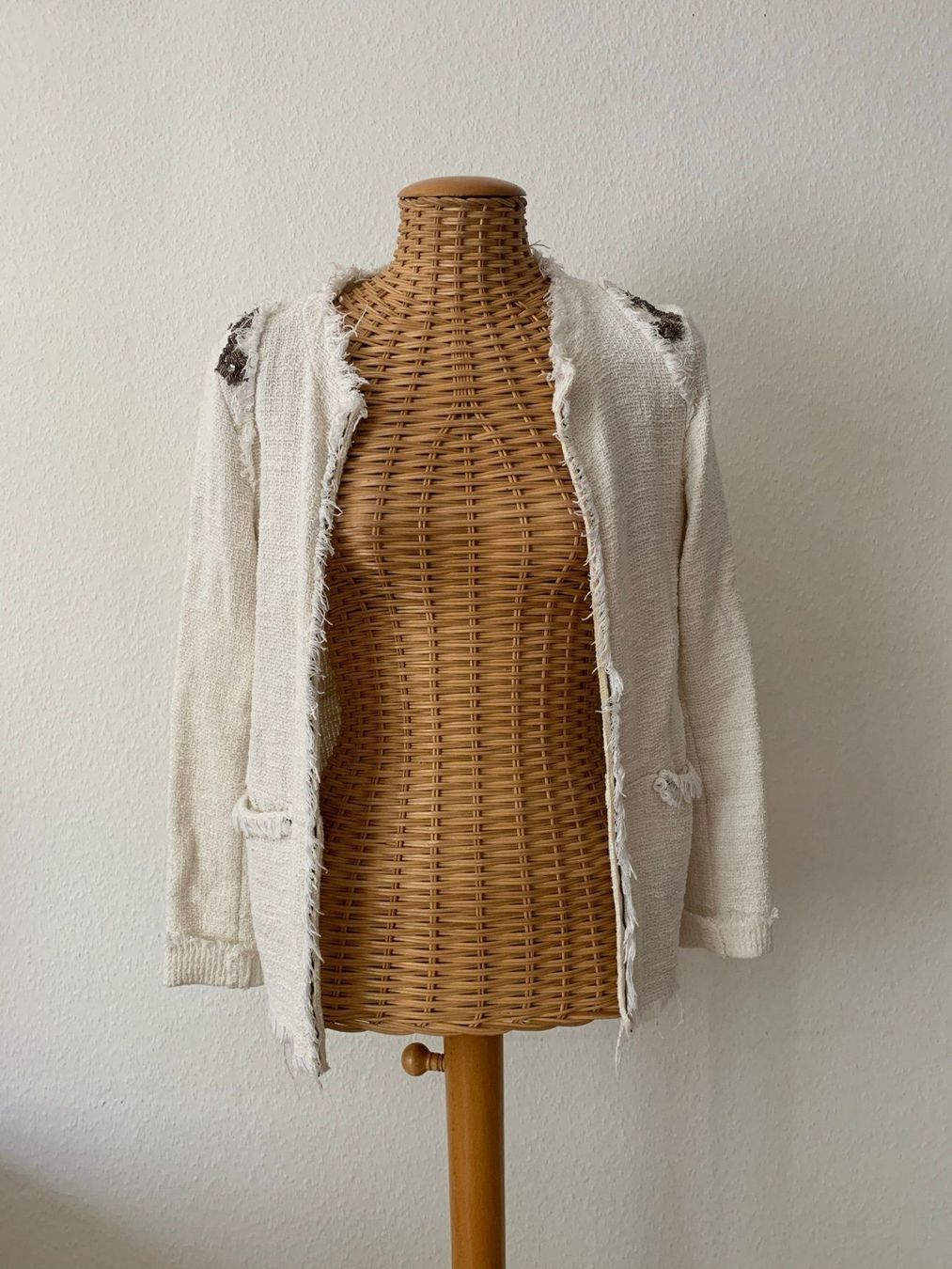 Jacken: PULL & BEAR - Bouclé Blazer-Jacke crème – Gebraucht aus Zürich von Diazaio