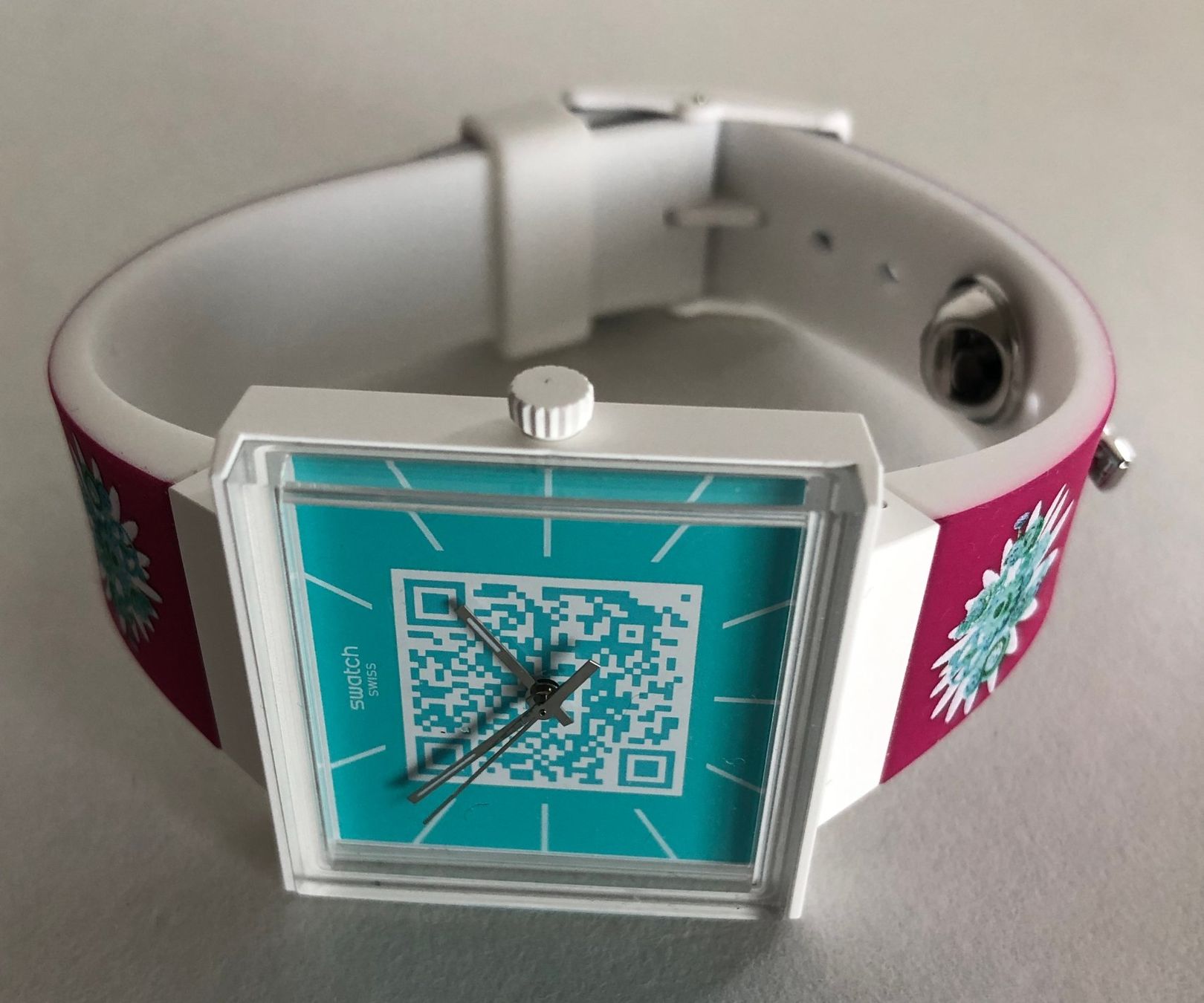 Swatch Orologi: SWATCH SO34Z104 - Aktionärsgeschenk 2025 - QR Code – Nuovo e nell'imballaggio originale da Appenzell venduto da Zimiuno 4