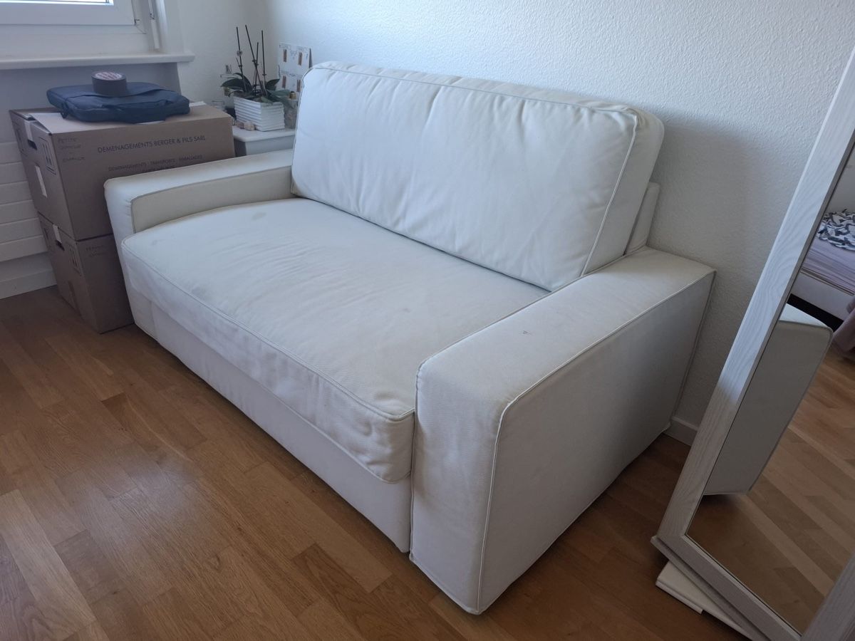 Divani: Canapé lit blanc 2 places – Usato da La Ferrière venduto da MichaelGerber.