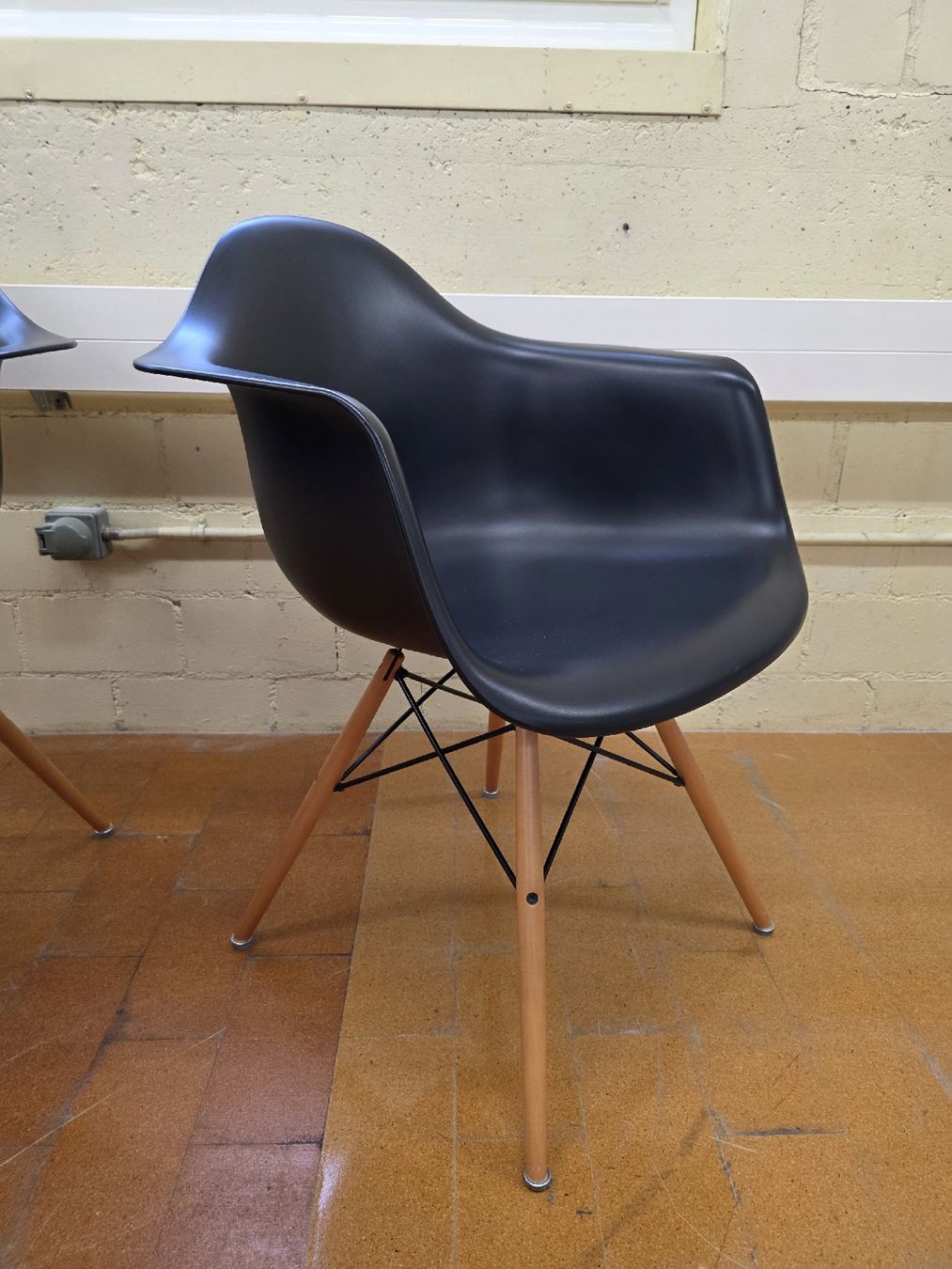Vitra Chaises: Designer Stühle Eames Vitra DAW in schwarz – D'occasion à Lichtensteig par Polsterwerk 4