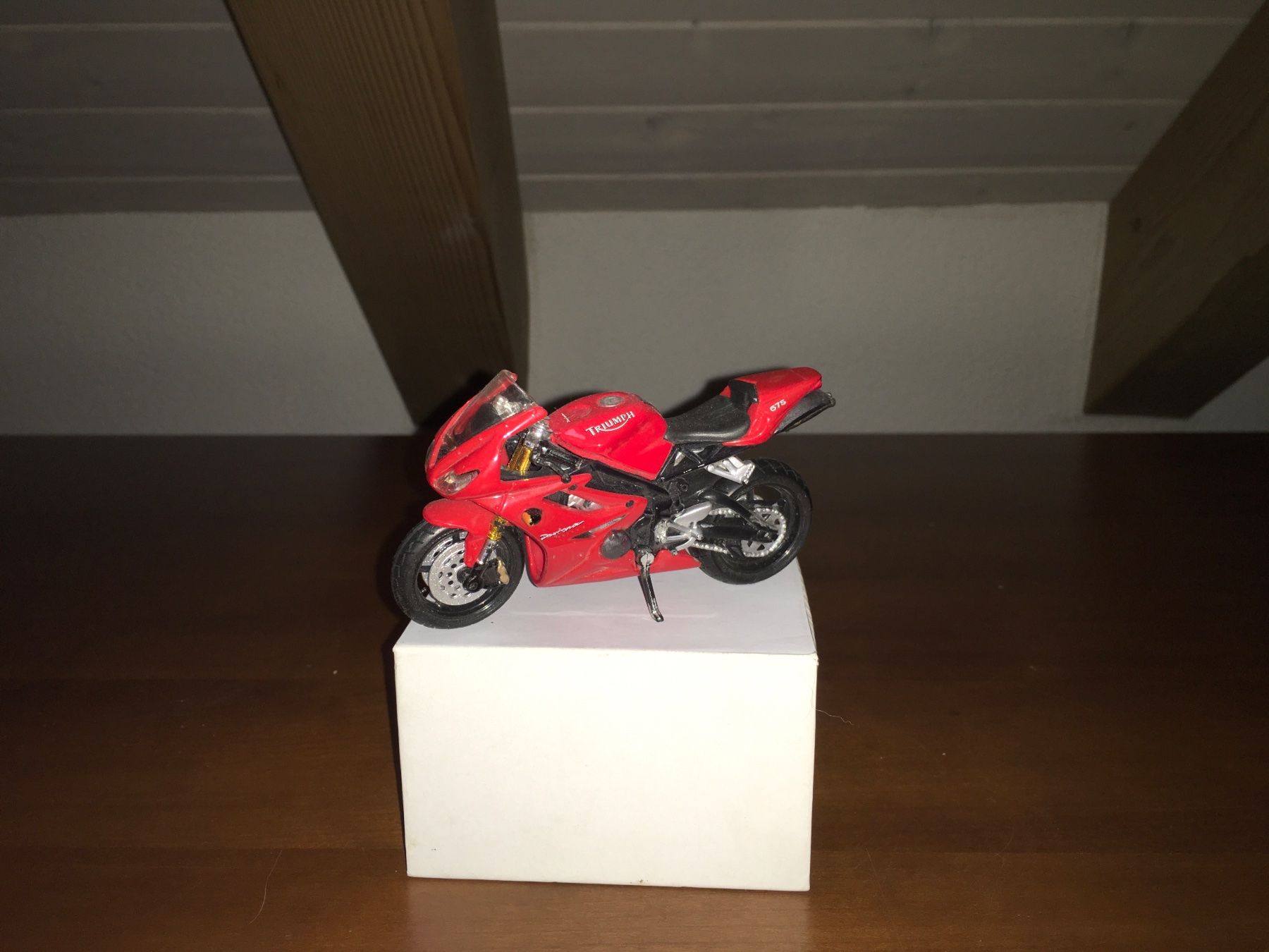 Triumph Voitures modèles: Triumph 675 Daytona 1/18 – D'occasion à Wohlen AG par PrivatSammlung