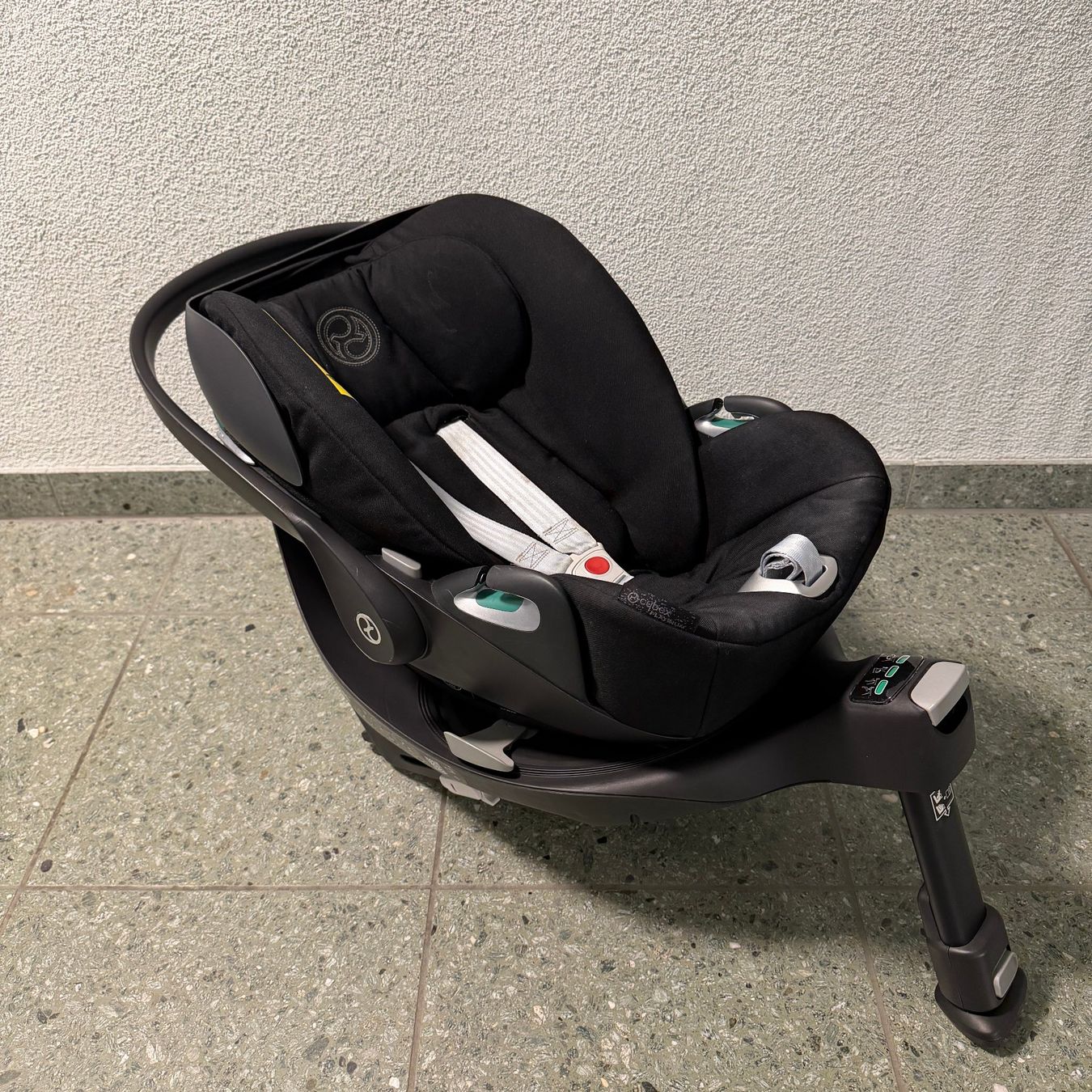 Cybex Auto-Kindersitze: Cybex Cloud Z2 i-Size Babyschale & Cybex Base Z2 – Gebraucht aus Zürich von elle_elle