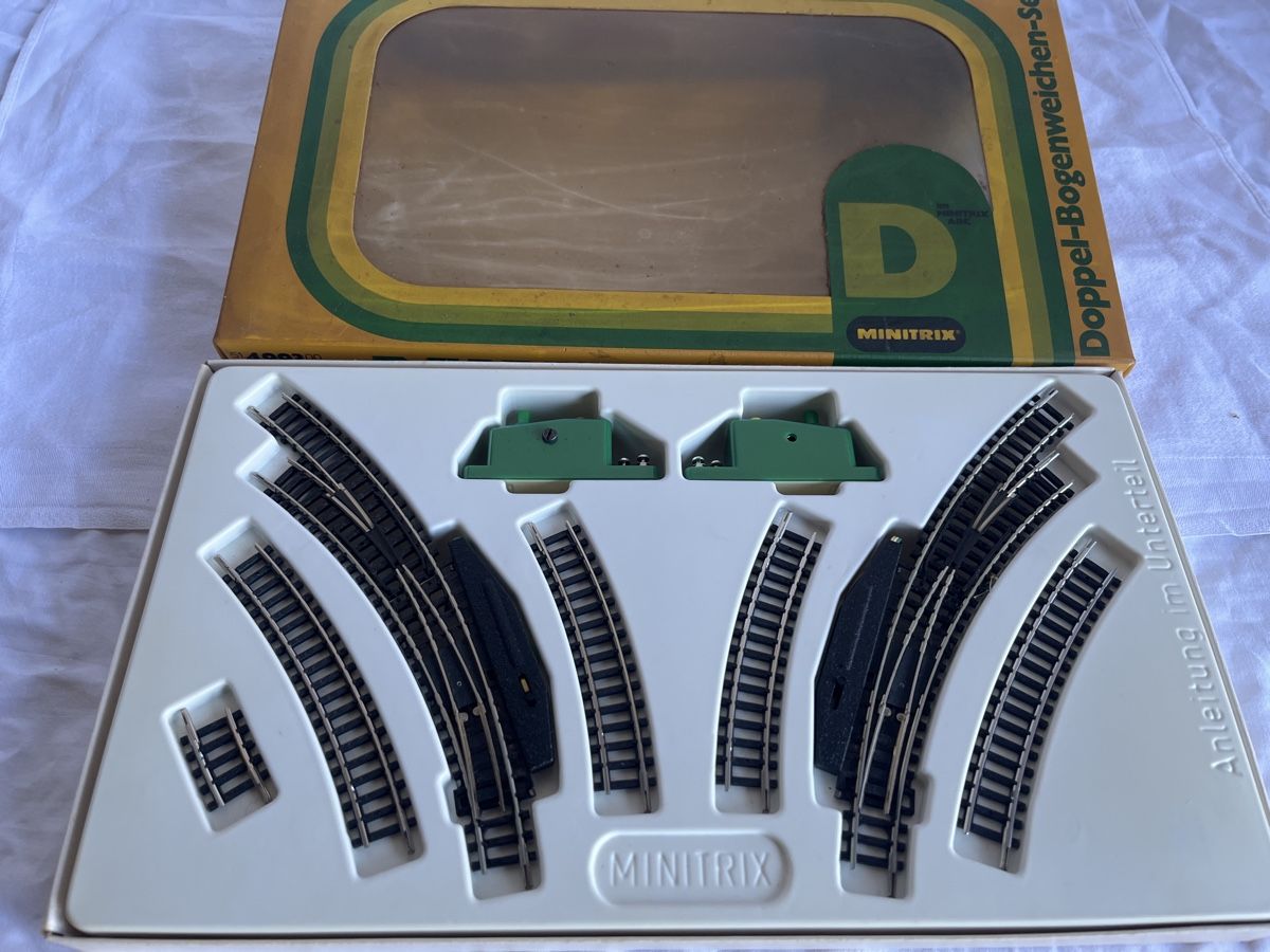 Trix Modelleisenbahnen: Minitrix Doppel-Bogenweichen-Set D Spur N im Set Zustand – Gebraucht aus Brienz BE von hey_z9vg