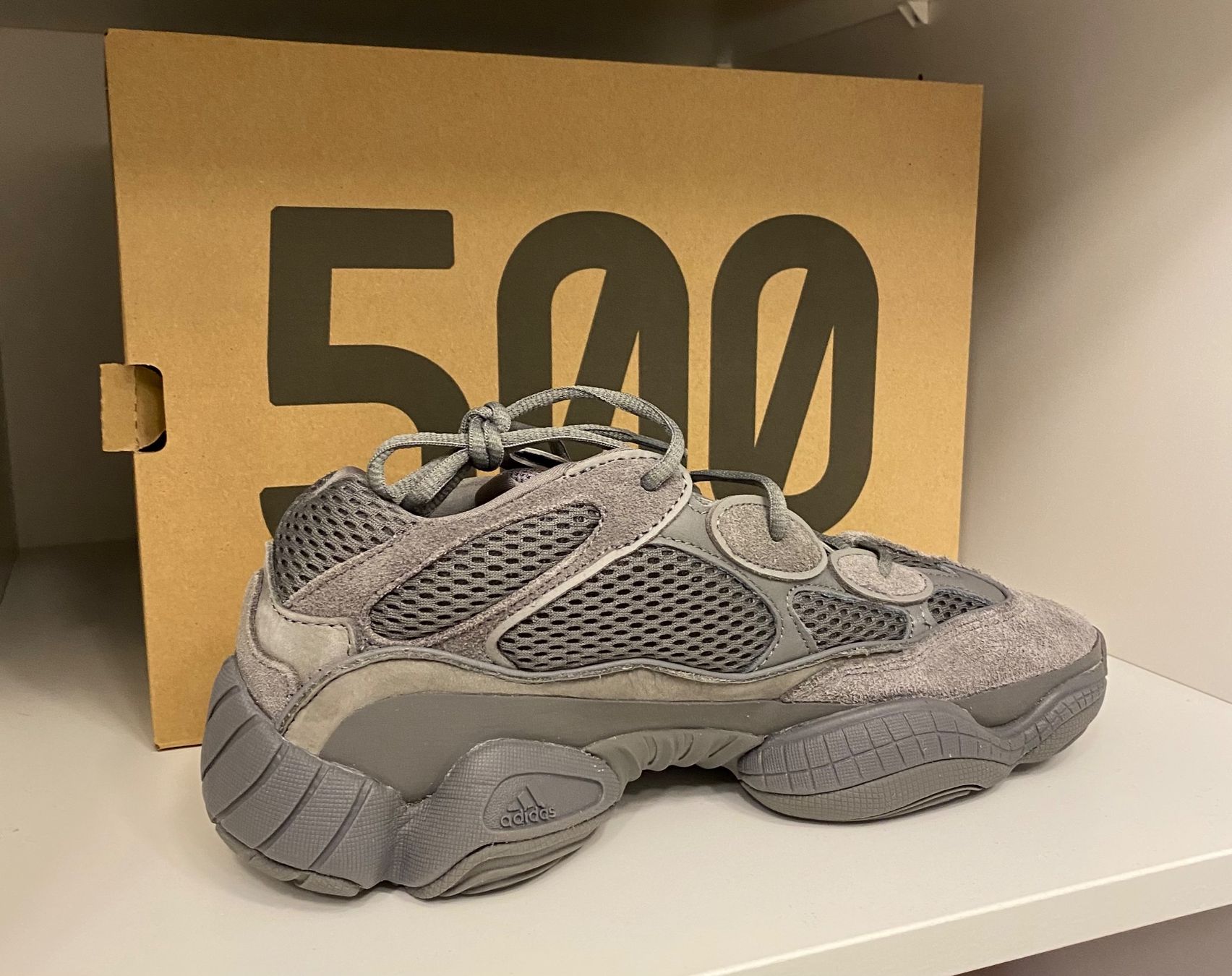 Scarpe da uomo: Adidas Yeezy 500 Granite – Nuovo e nell'imballaggio originale da Zürich venduto da Watches-Co. 2