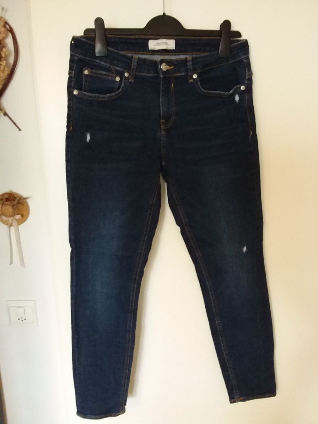 Zara Jeans: Jeans slim Zara T40 – Usato da Aarburg venduto da saluvava