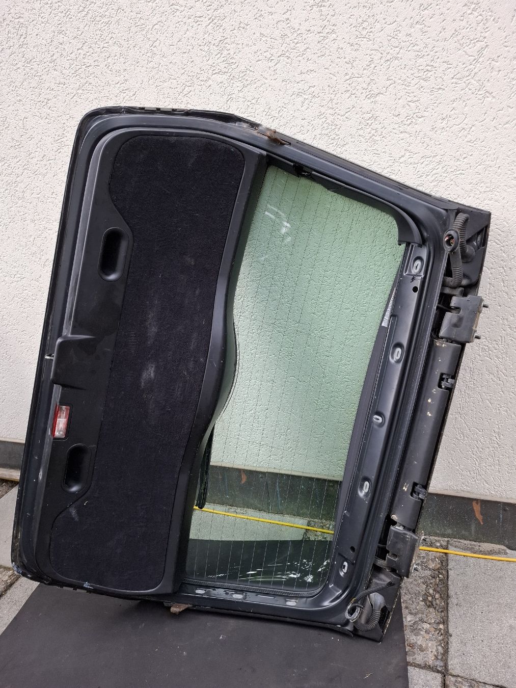 BMW Tutti pezzi di ricambio auto: Heckklappe BMW E46 Touring saphirschwarz – Usato da Ebikon venduto da AlpinaB3 1