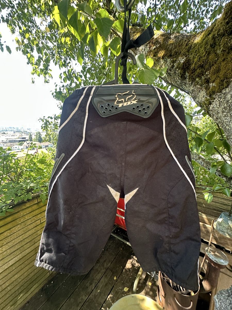 Fox Pantaloni: Fox Protektion Shorts Grösse 32 gebraucht – Usato da Biel/Bienne venduto da Noah187 1