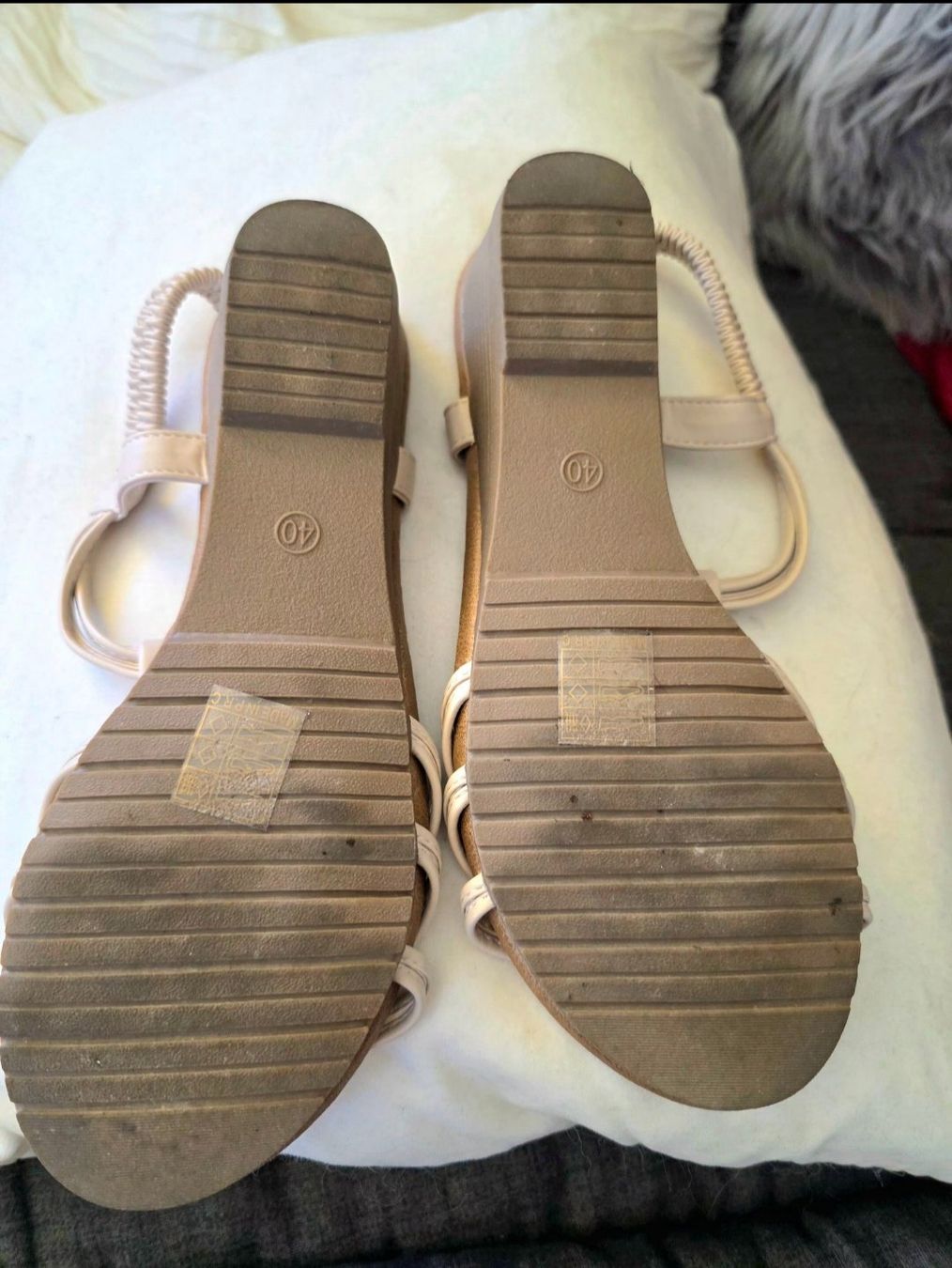 Damenschuhe: Sandaletten beige Grösse 40 – Gebraucht aus Frenkendorf von Phoenixaquaruis_1989 1