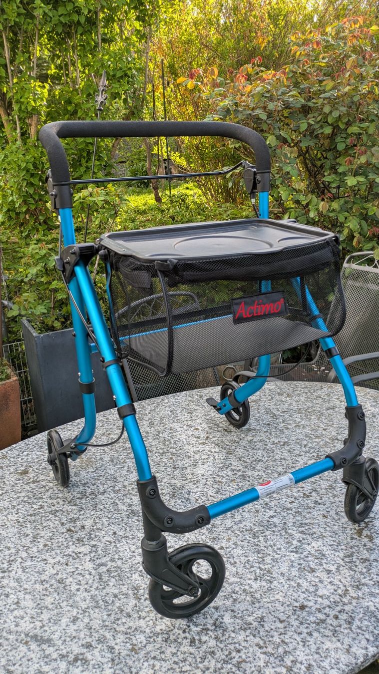 Ausili per la deambulazione: Actimo Rollator – Usato da Adliswil venduto da Marfraad