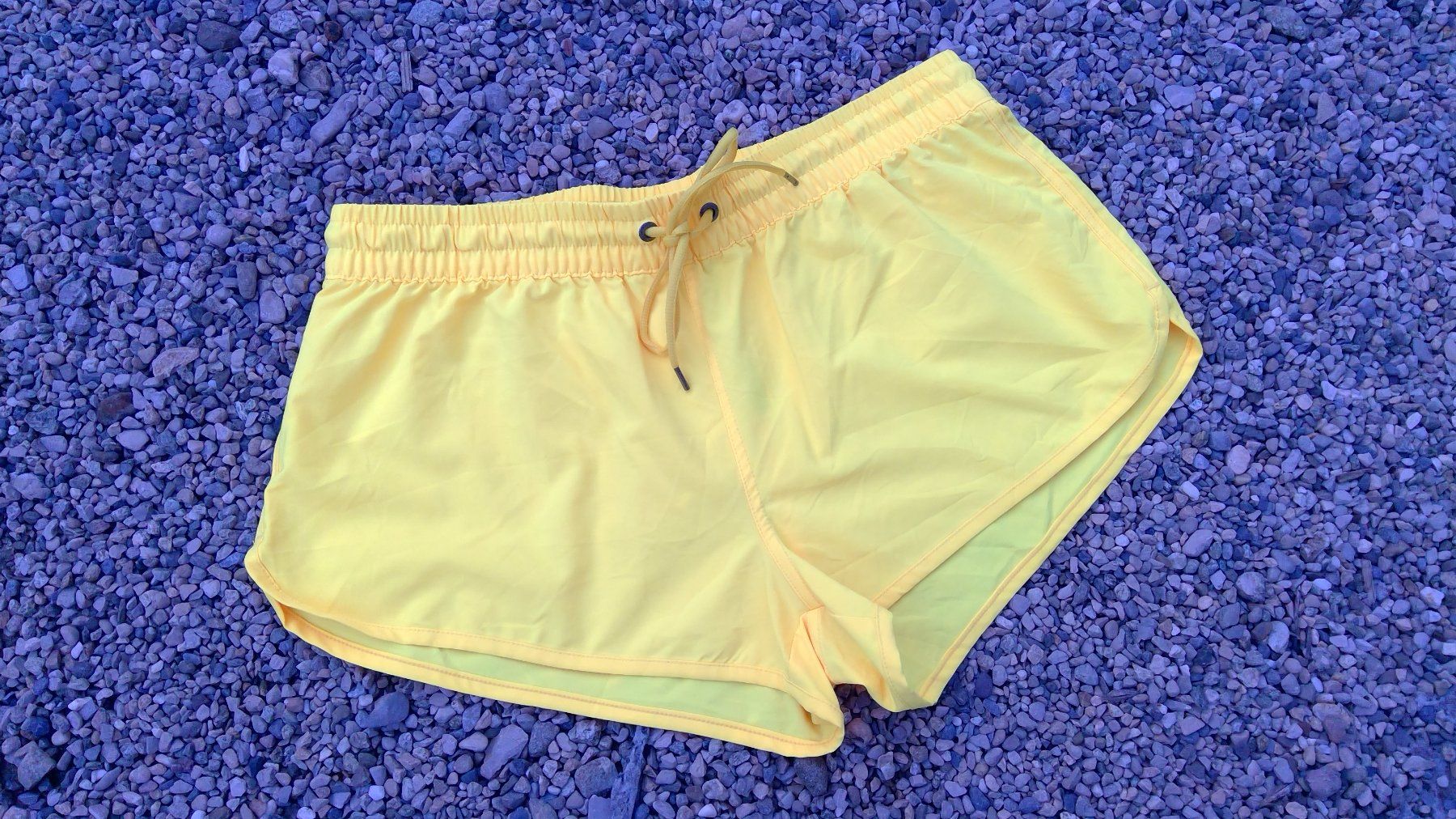 Hosen: Short jaune de bain CENSORED, taille 40, polyester 90% élast – Neu und originalverpackt aus Agiez von chouchanelle