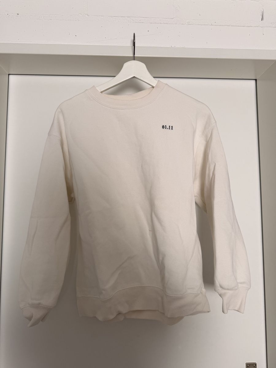 Maglioni & Felpe: Weisser Pullover mit Aufdruck "01.11" - Grösse xs – Usato da Sempach venduto da ljnaelena
