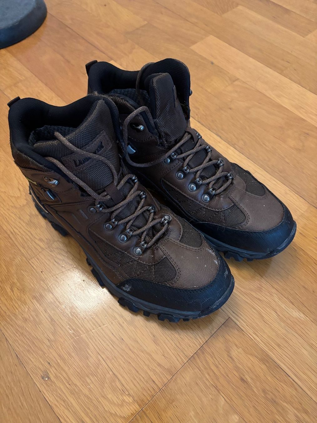 Scarpe da uomo: Gebrauchte wasserdichte Wanderschuhe, Größe 45 – Usato da Luzern venduto da snb_hjz2