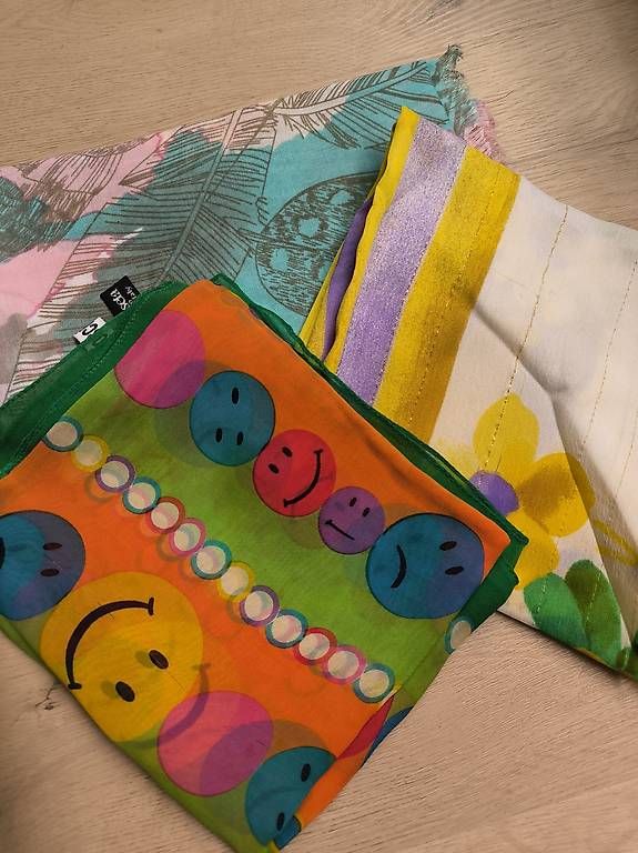 Foulard & Sciarpe: Kleiderpaket: 12 Stück Schals – Usato da Ennenda venduto da safarisource 2