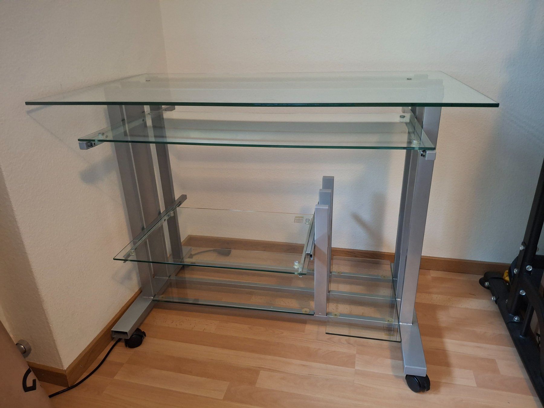Bureaux: Glasschreibtisch – D'occasion à Rudolfstetten par ram_j9mk