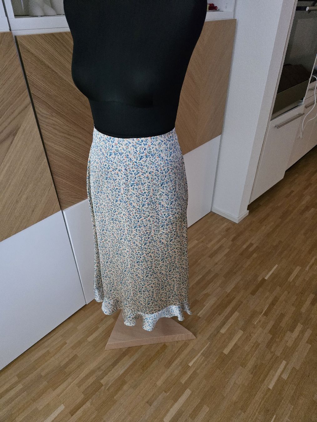 Zara Jupes: Zara Rock, Grösse L, Blumenmuster – D'occasion à Zürich par ale_bg2x