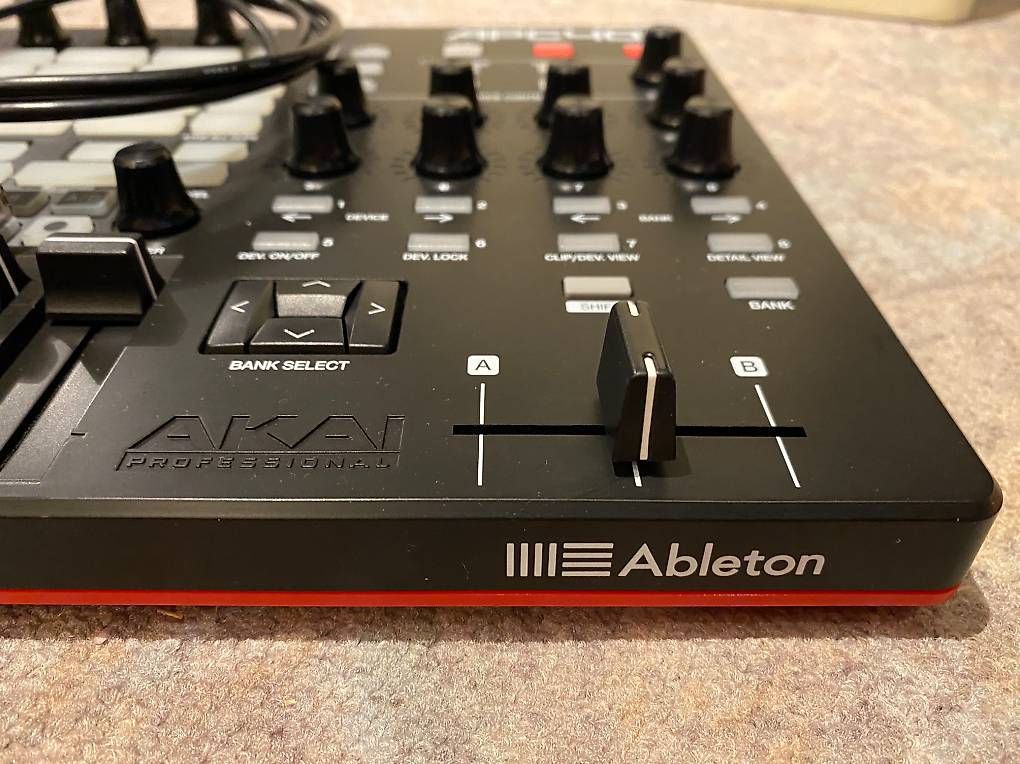 Akai Strumenti musicali: Akai APC 40 mk2, neuwertig – Nuovo (secondo la descrizione) da Buchs AG venduto da Tobiasnoseda 3