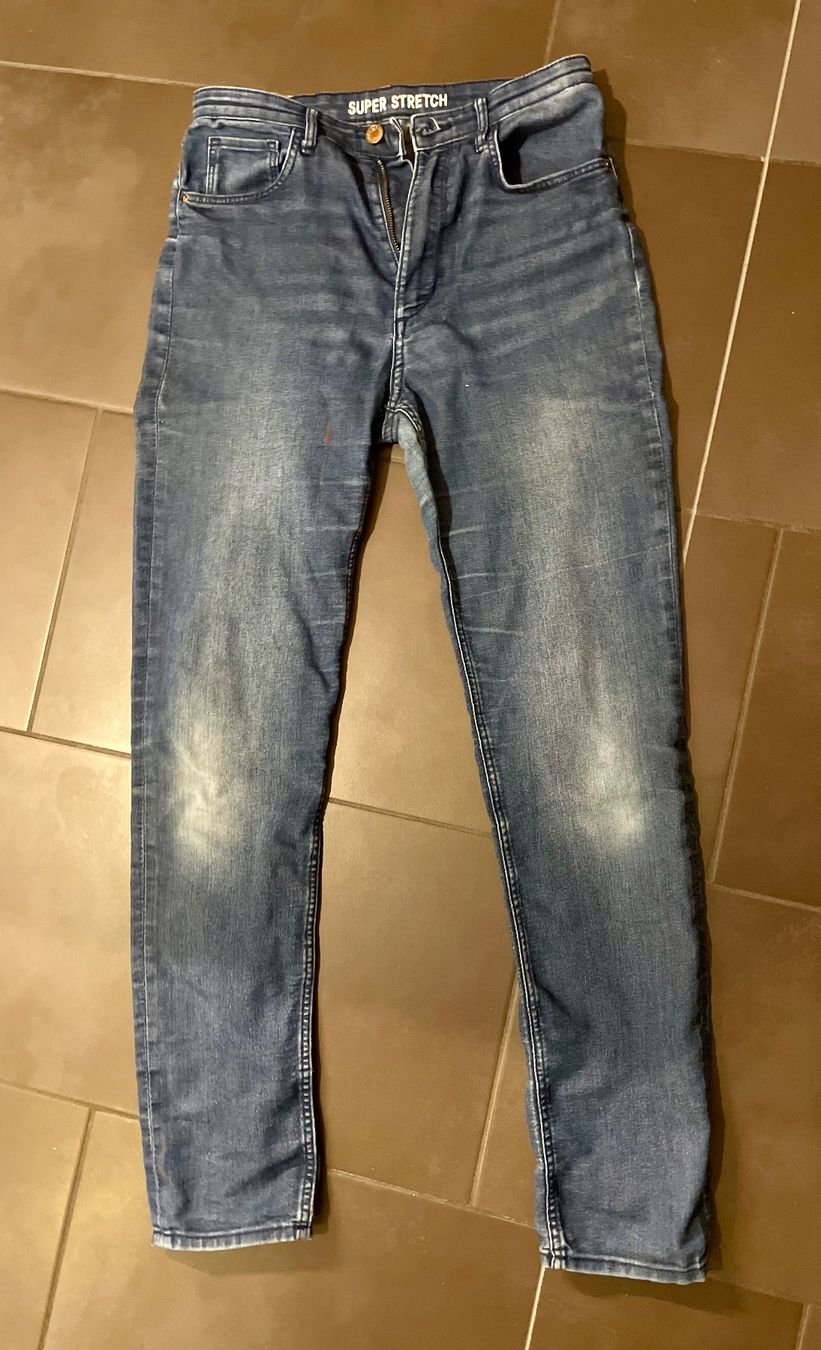 H&M Pantaloni: Bequeme Jeanshose Grösse 164 – Usato da Fehraltorf venduto da Marlene4