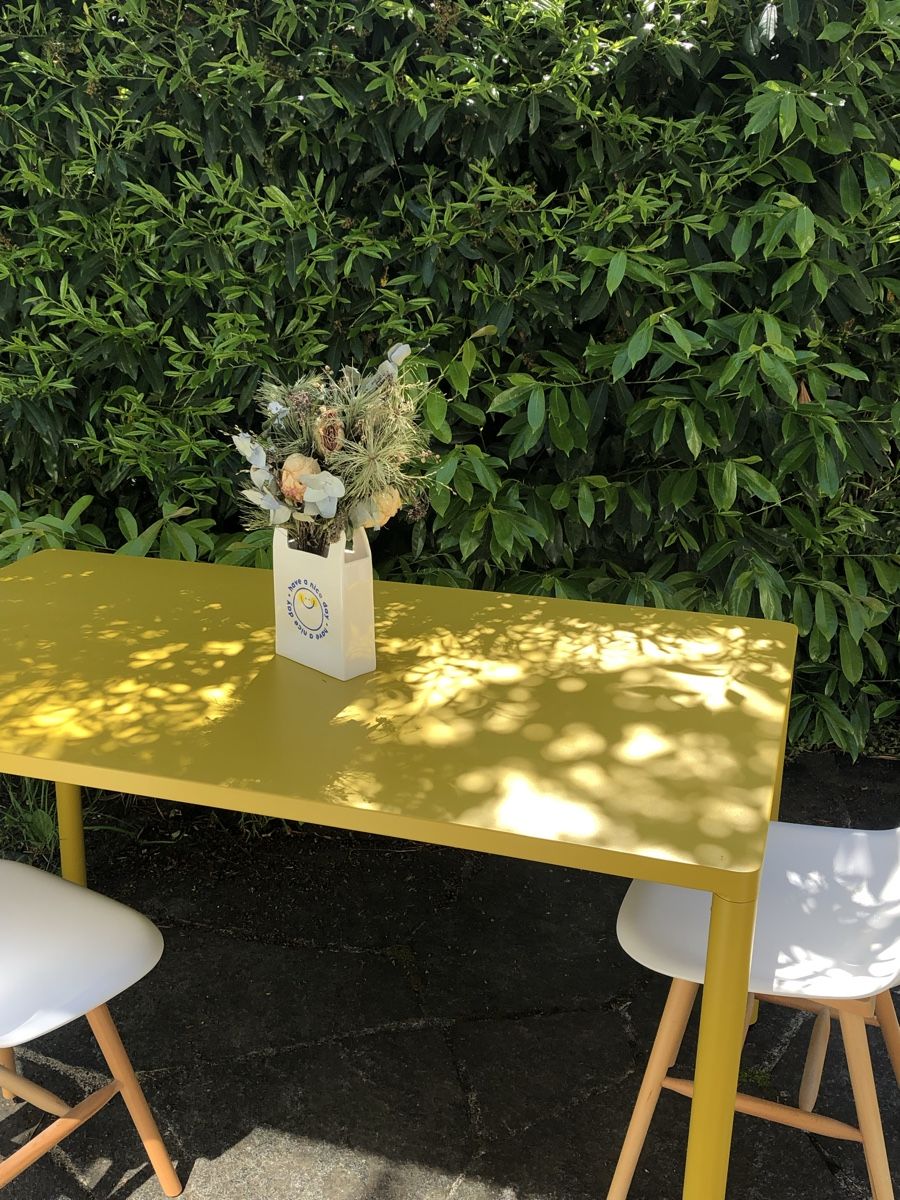 Giardimo Tische: Table de jardin jaune – Gebraucht aus Daillens von BrandonW