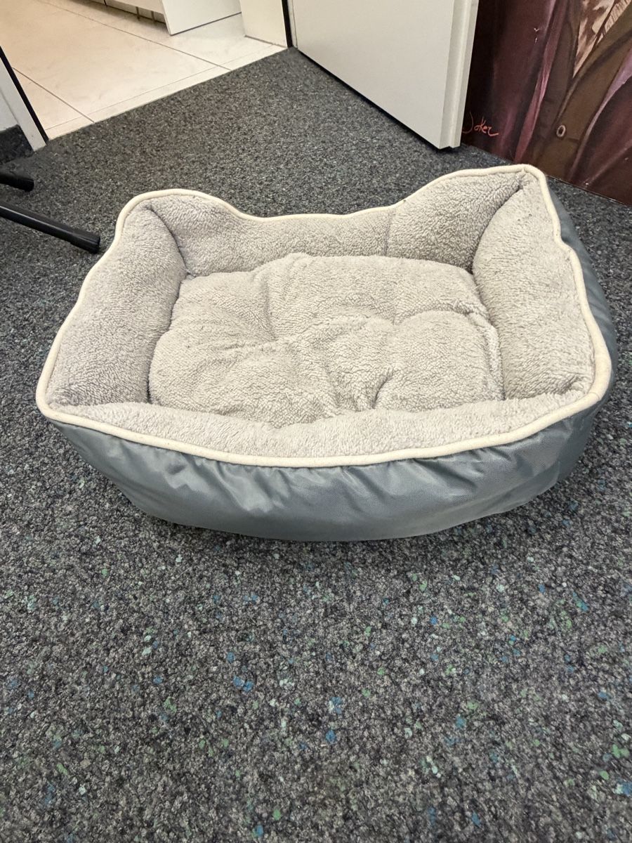 Cucce & Letti: Kuscheliges Katzenbett grau/beige – Usato da Uster venduto da Pumba6