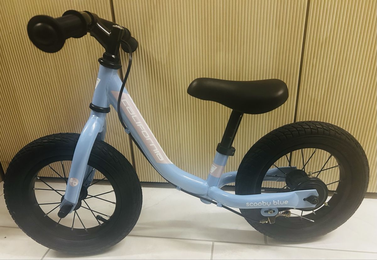 Fahrzeuge für Kinder: Neuwertig: Laufrad Scooby Blue California – Neu (gemäss Beschreibung) aus Lachen SZ von bre_5cfk