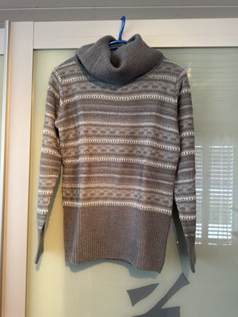 Trendiger Rollkragenpullover in Grau, Grösse S – Winter