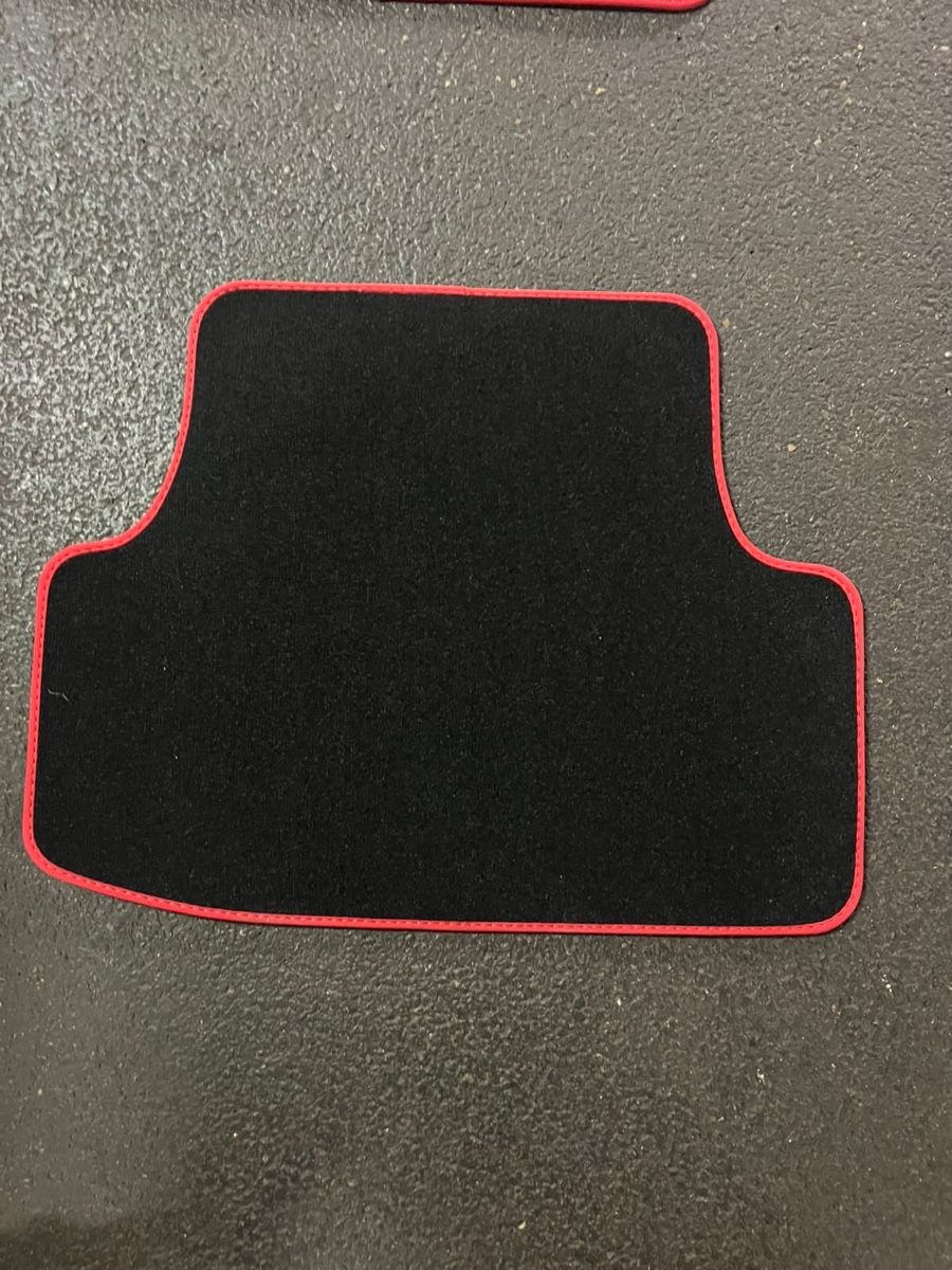 Seat Teppiche / Matten: Fussmatten / Autoteppich Seat Leon  4 St – Gebraucht aus Rorschacherberg von pol_2pw7 3