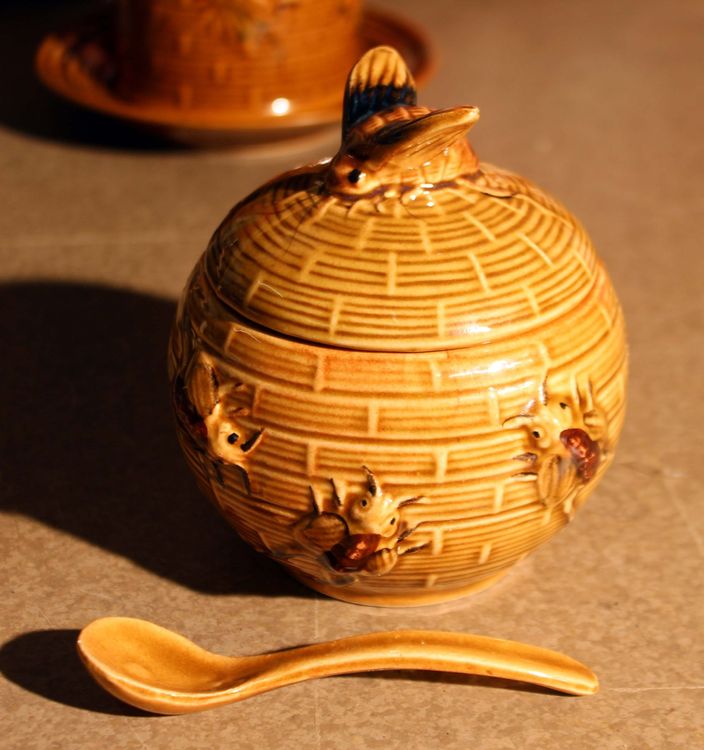 Honigtopf Honig Bienenkorb mit Löffelchen Porzellan (Gebraucht) in ...