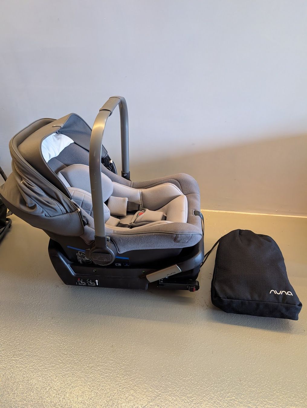 Seggiolini per auto: Nuna Pipa Lite LX Babyschale mit ISOfix base – Usato da Hurden venduto da stickytofu