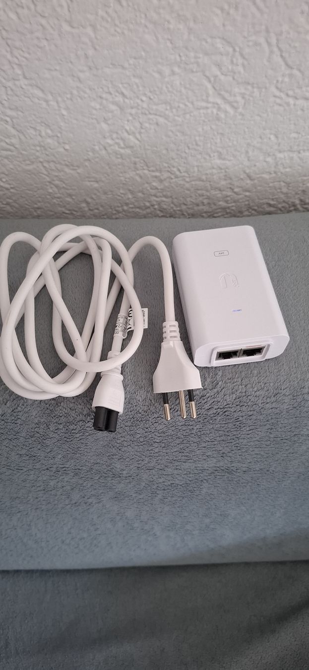 Ubiquiti Unità & Adattatore: Ubiquity POE 24V, 1A , 1 Gbps – Usato da Ostermundigen venduto da for_sh7k 2