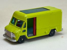 EB- Husky Commer Walk in Van grün