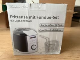 Neue Fritteuse mit Fondue-Set, 0.9 Liter, 840 Watt Nagelneu