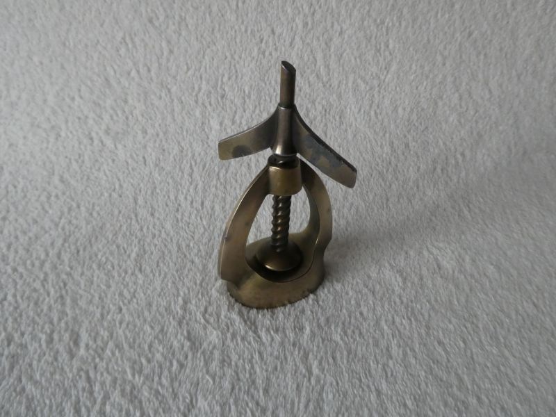 Elettrodomestici da cucina: Alter Nussknacker aus Metall NOSARD – Usato da Magden venduto da Renner22 3