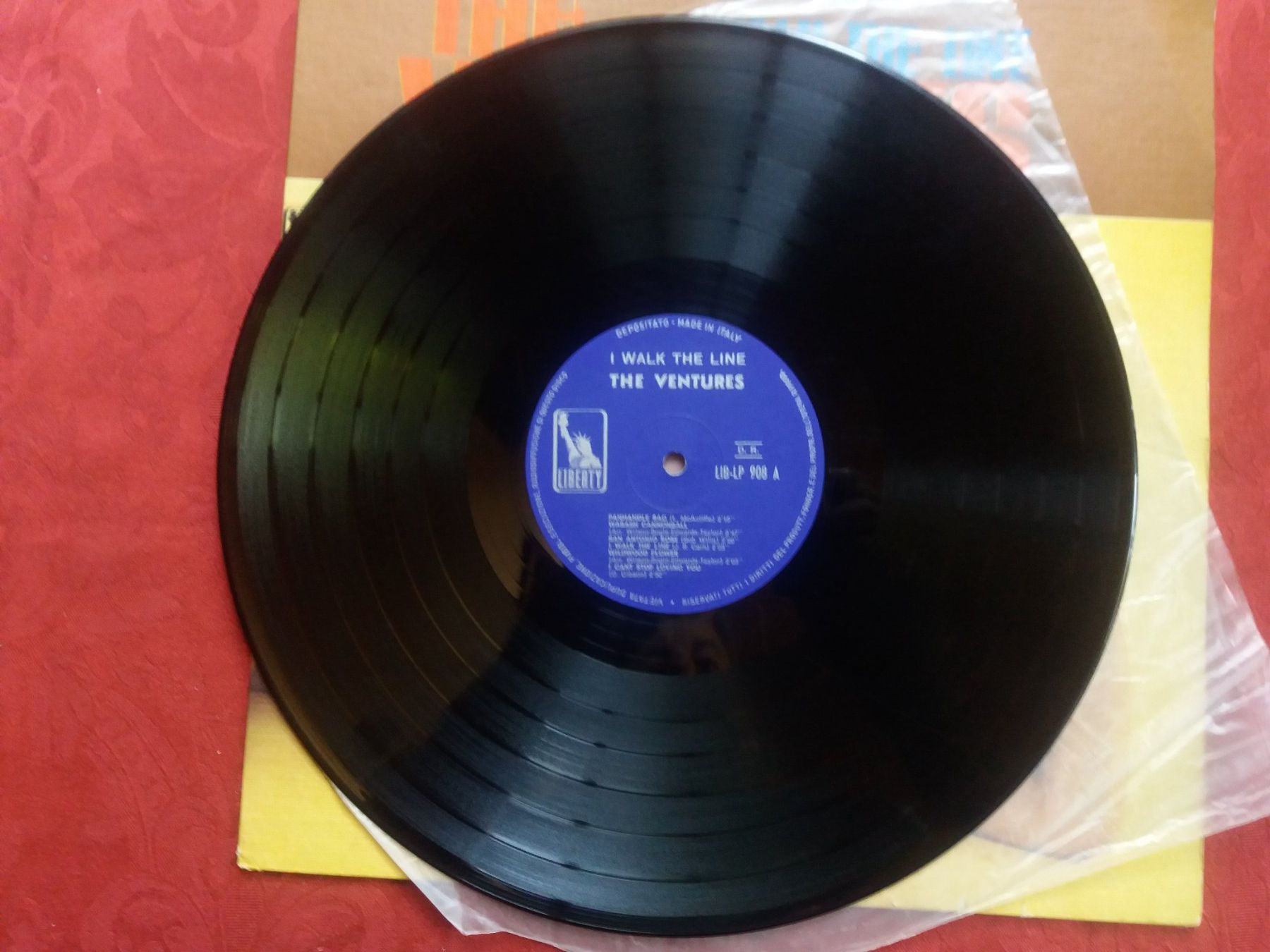 Dischi in vinile: LP (The Ventures) Walk the line – Usato da Meyrin venduto da toutatis 2