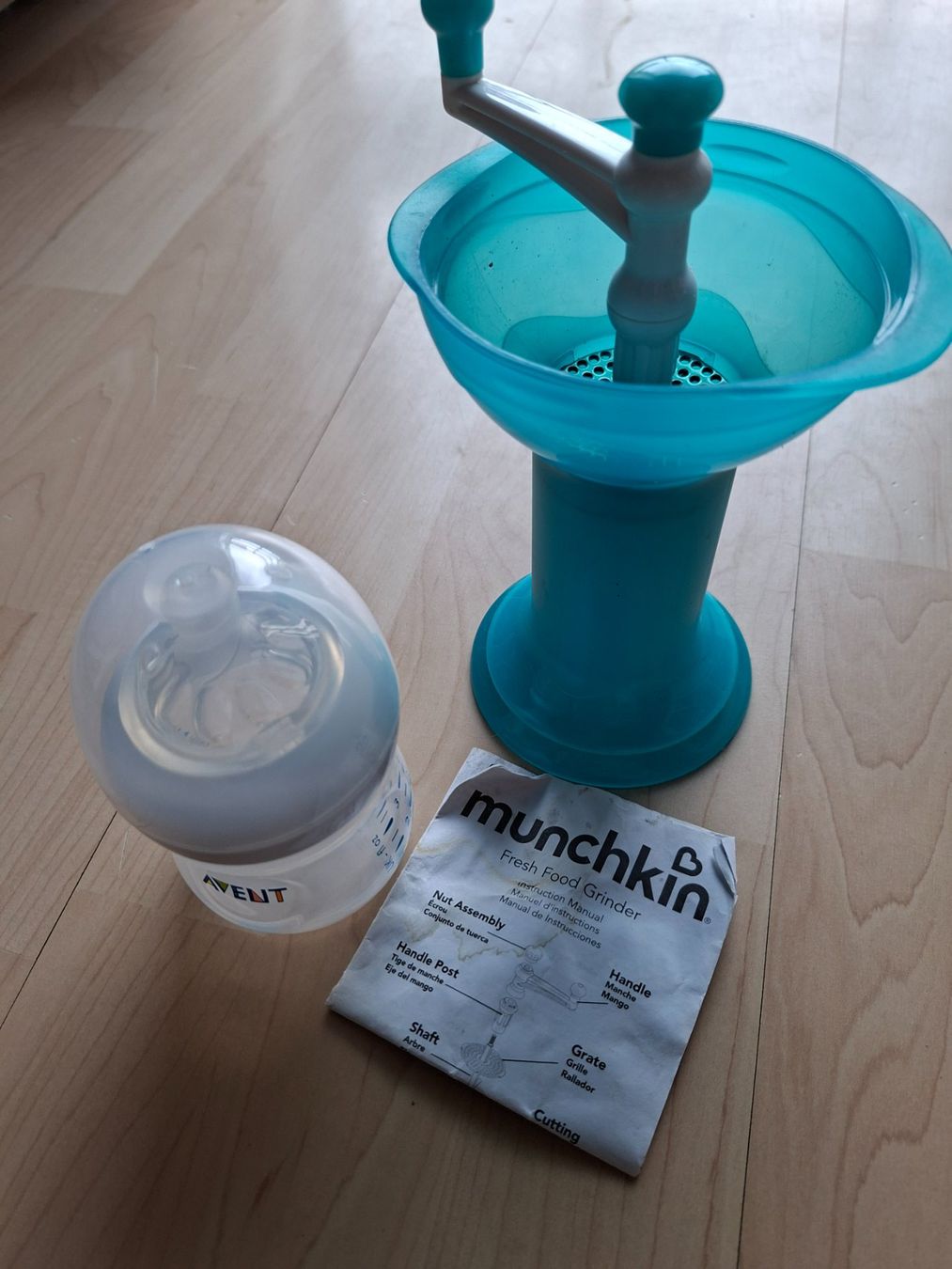 Aliments & Spécialités: Moulinette Munchkin et biberon – D'occasion à Montmollin par islachat