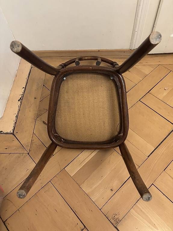 Sedie: Antiker Holzstuhl – Usato da Zürich venduto da Asti00 2