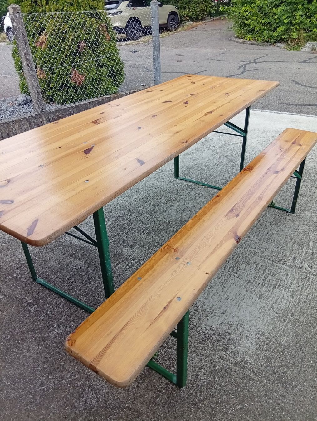 Set di tavolo e panche: Festbank mit extrabreitem Tisch – Usato da kreuzlingen venduto da plutobium 2