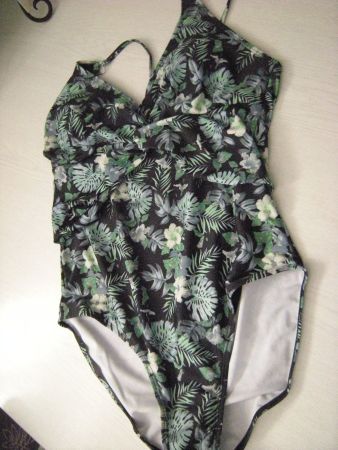 Sehr schöner Badeanzug BADEKLEID Gr. 36 NEU