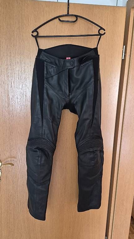 Pantaloni: Motorradhose aus Leder – Usato da Walenstadt venduto da darkshattered