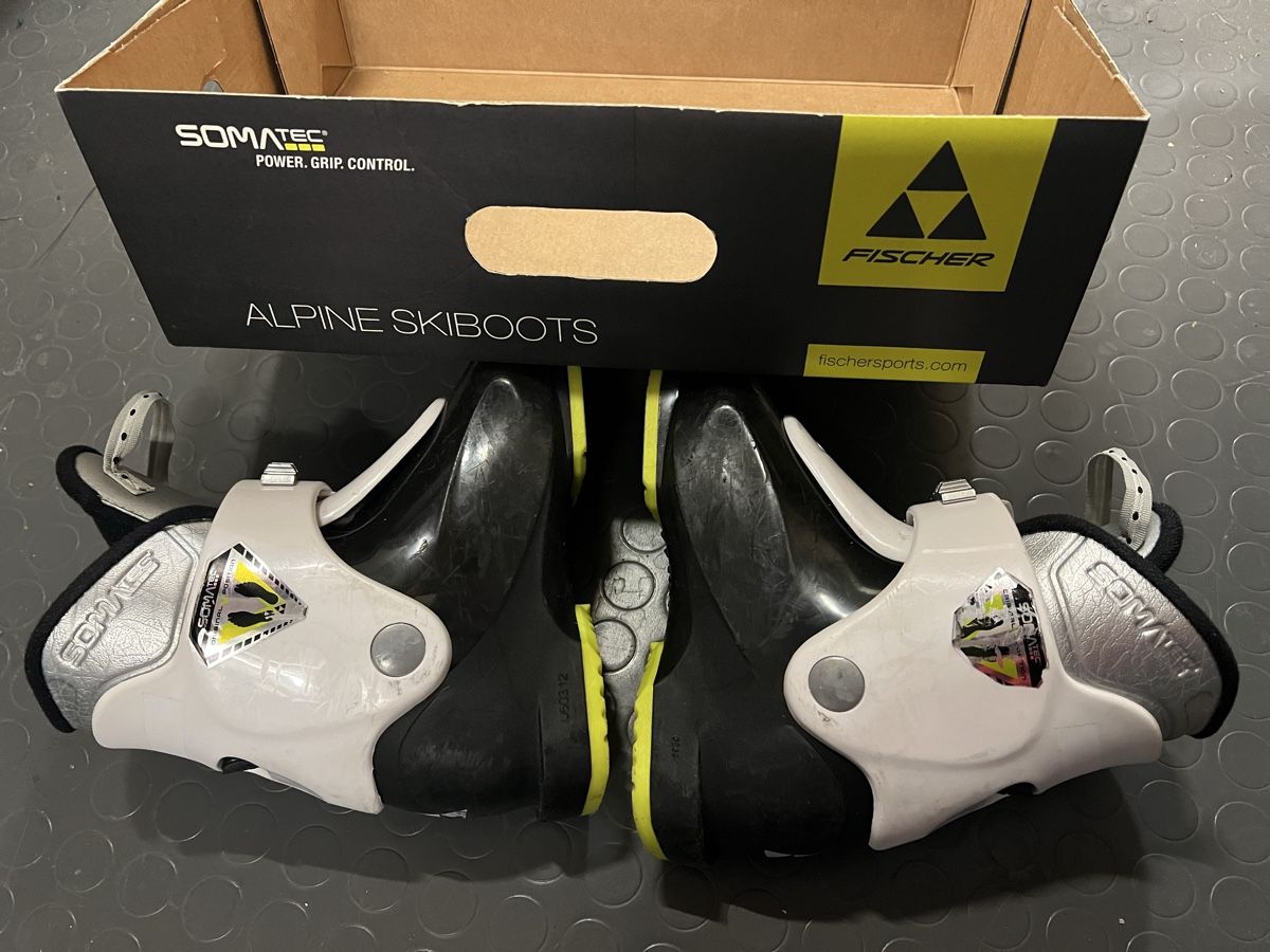 Fischer Schuhe für Jungen: Fisher rc4 kinder 17.5 – Gebraucht aus WINTERTHUR von olivierhzurich 1