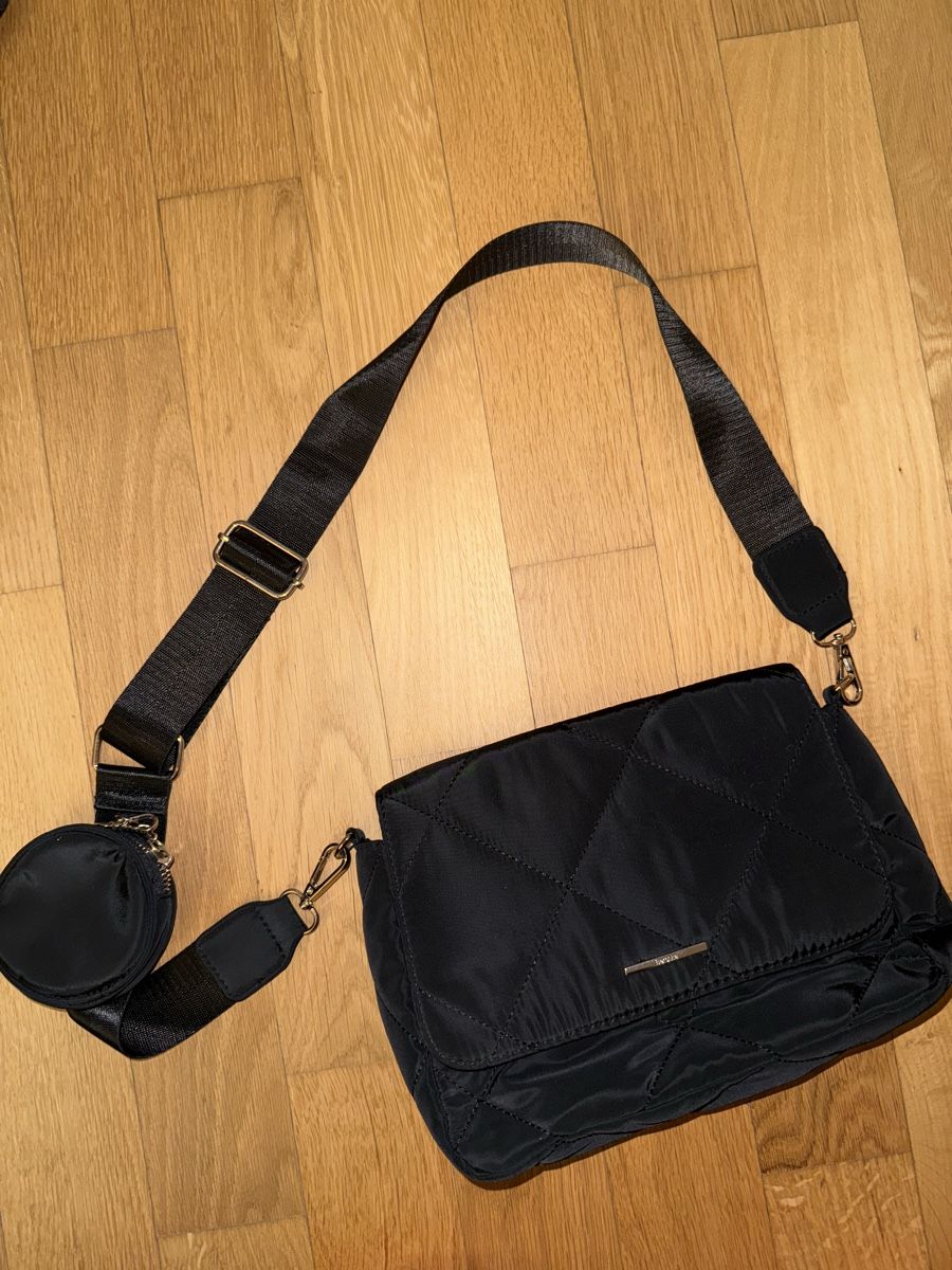 Borse da donna: Bershka Crossbody Tasche schwarz – Usato da Winterthur venduto da yar_dpp8 1