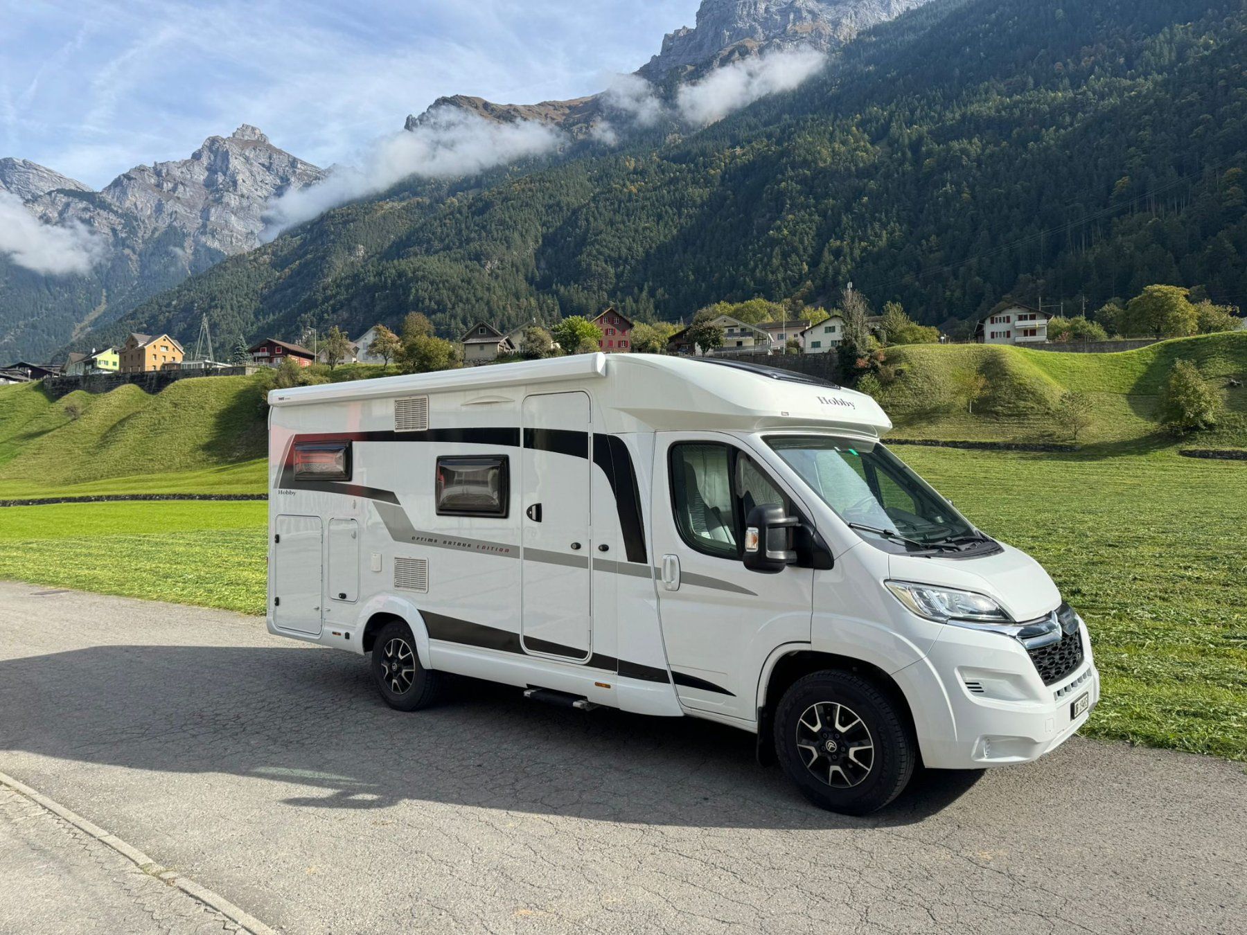 Hobby Veicoli da campeggio: Hobby Optima OnTour Edition mit vielen Extras – Usato da Bürglen UR venduto da PRINTCORE