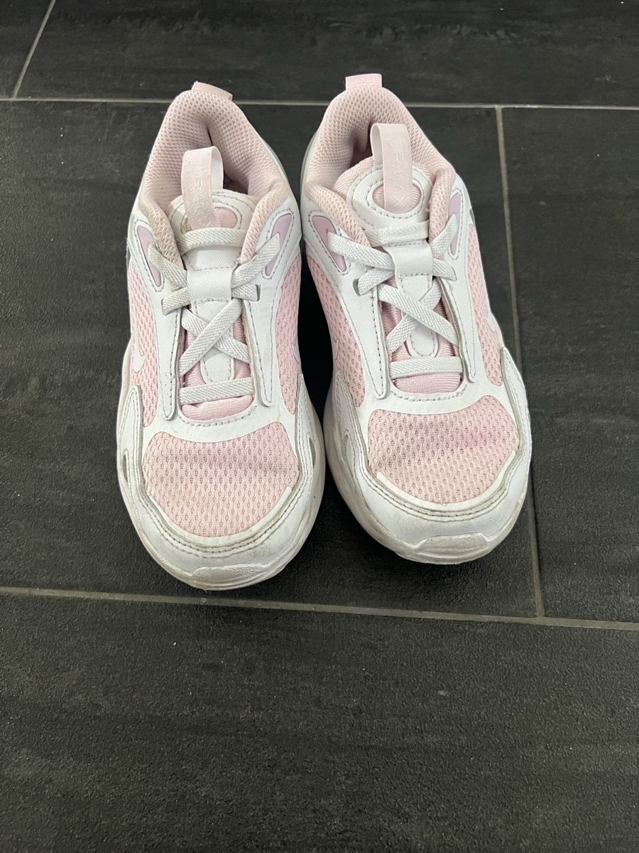 Nike Schuhe für Mädchen: Nike Schuhe 29.5 – Gebraucht aus Schiers von Sam.ahd1 1