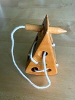 Holzspielzeug Schnurspiel (Lernspielzeug)