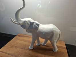 Porzellan Elefant weiss stehend Rüssel. Wagner&Apel