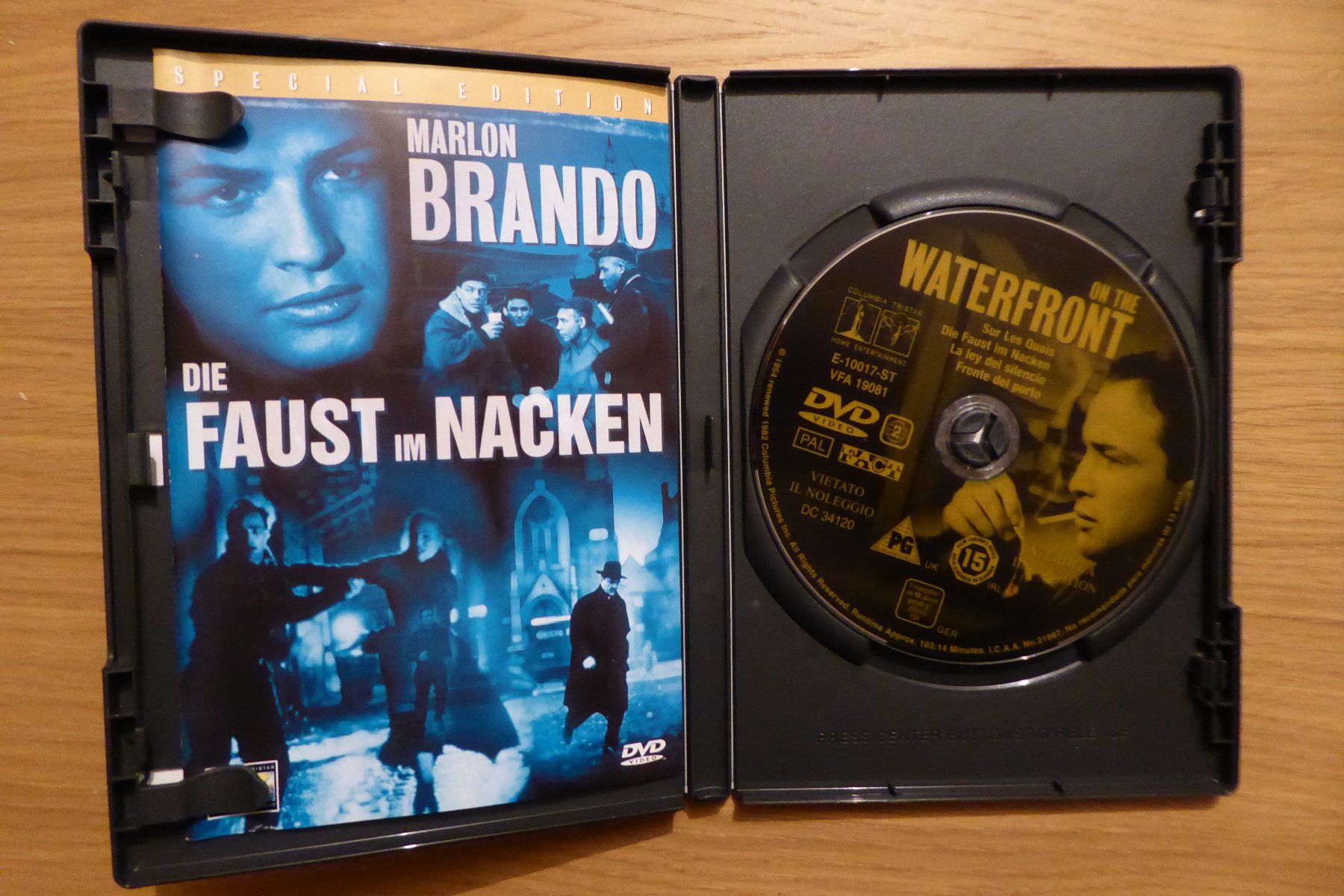 Tutti i DVDs: DVD die Faust im Nacken Marlon Brando – Usato da Allschwil venduto da Summelsarium 3