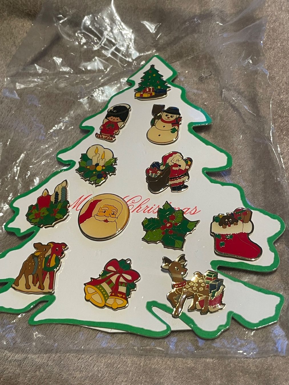 Plaquettes & Badges: 12 alte Merry Christmas Pins – D'occasion à Niederwangen BE par m_s13