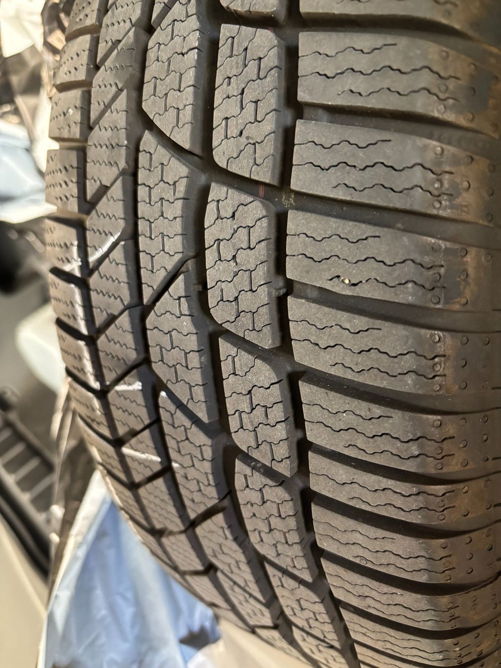Peugeot Pneus & Kompletträder: Winterräder Continental 215/55 R16 – Gebraucht aus Diegten von bon_dv69 2