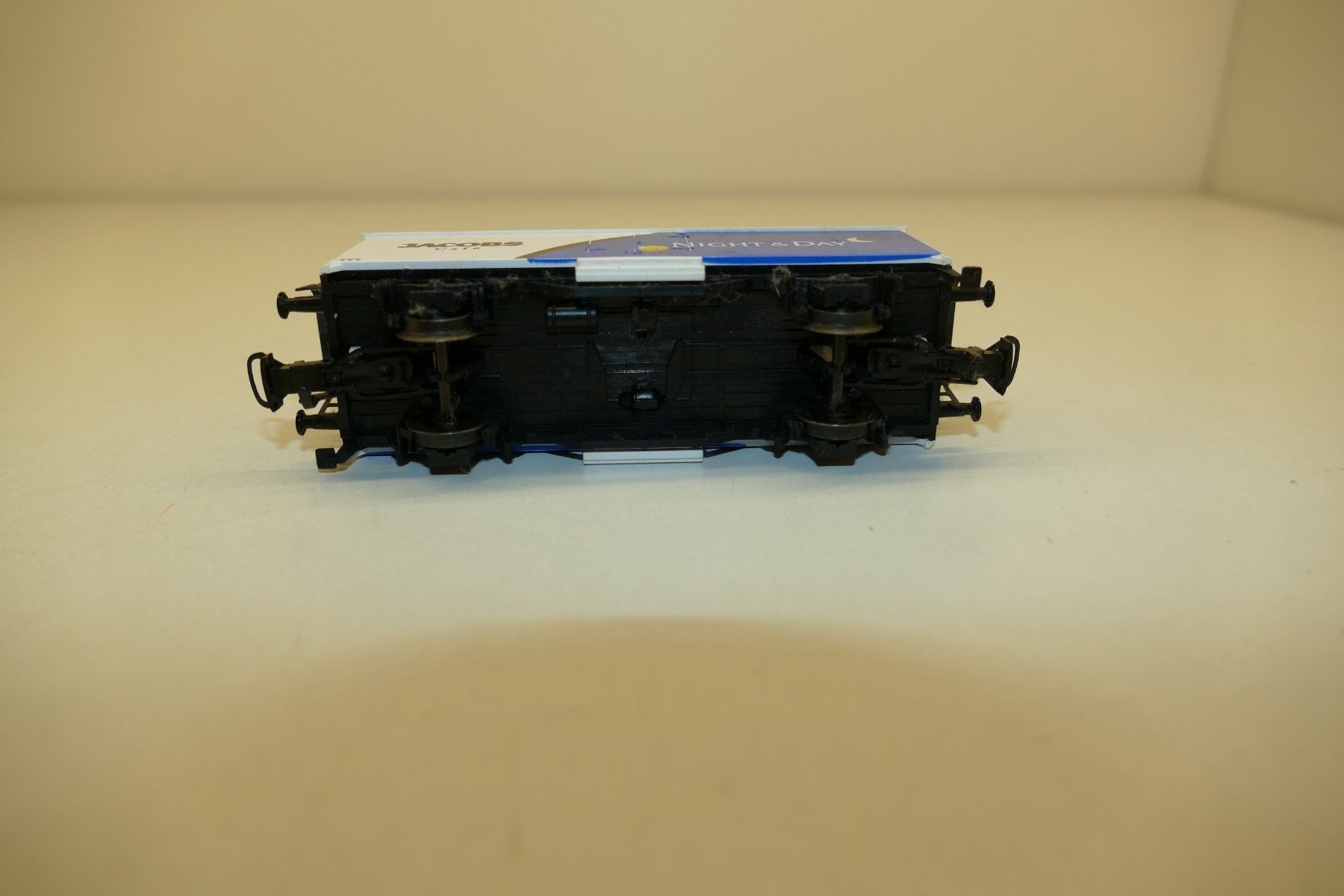 Märklin Modellini di ferrovie: Märklin H0: Jacobs Cafe Güterwagen Night&Day – Usato da Niederhasli venduto da rail-duerst 5