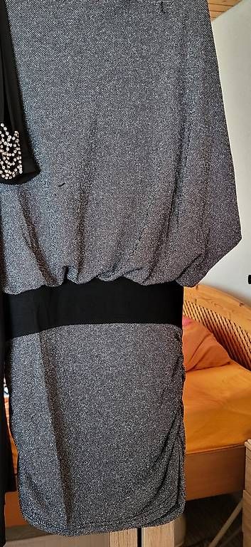 Kleiderpakete: Abendgarderobe,  Kleiderpaket Damen, grösse 36-38  – Gebraucht aus Laupen BE von Ursulam3635 3