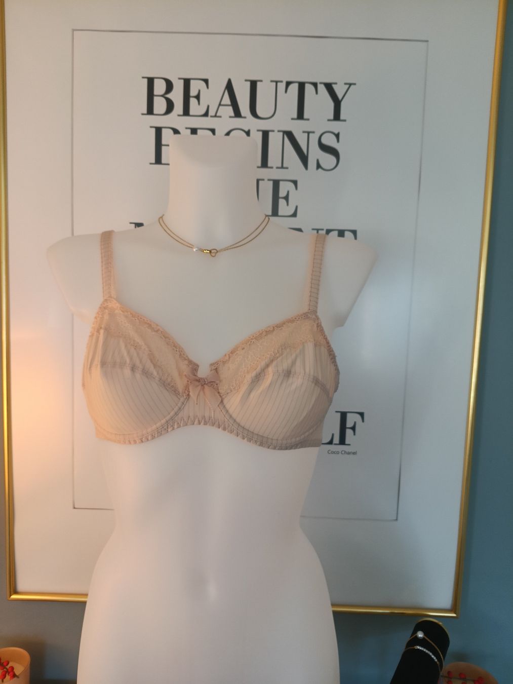 Altra biancheria intima: Lingerie de luxe Antigel de Lise Charmel – Nuovo e nell'imballaggio originale da Gimel venduto da SimoneTata